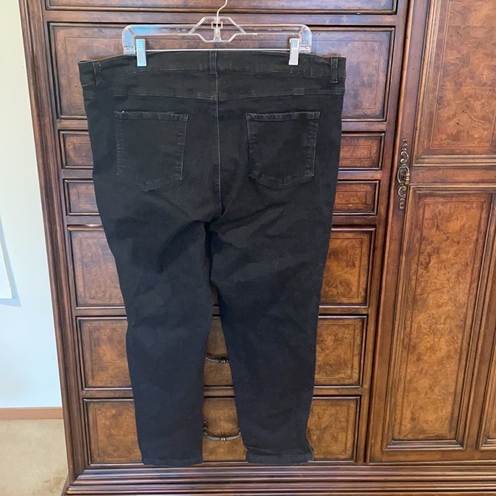 UNIVERSAL Standard black jeans - Picture 5 of 9